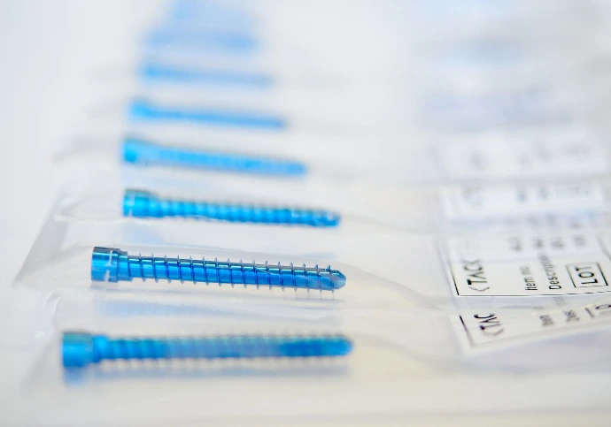 TackTec ALS screws in sterile packaging